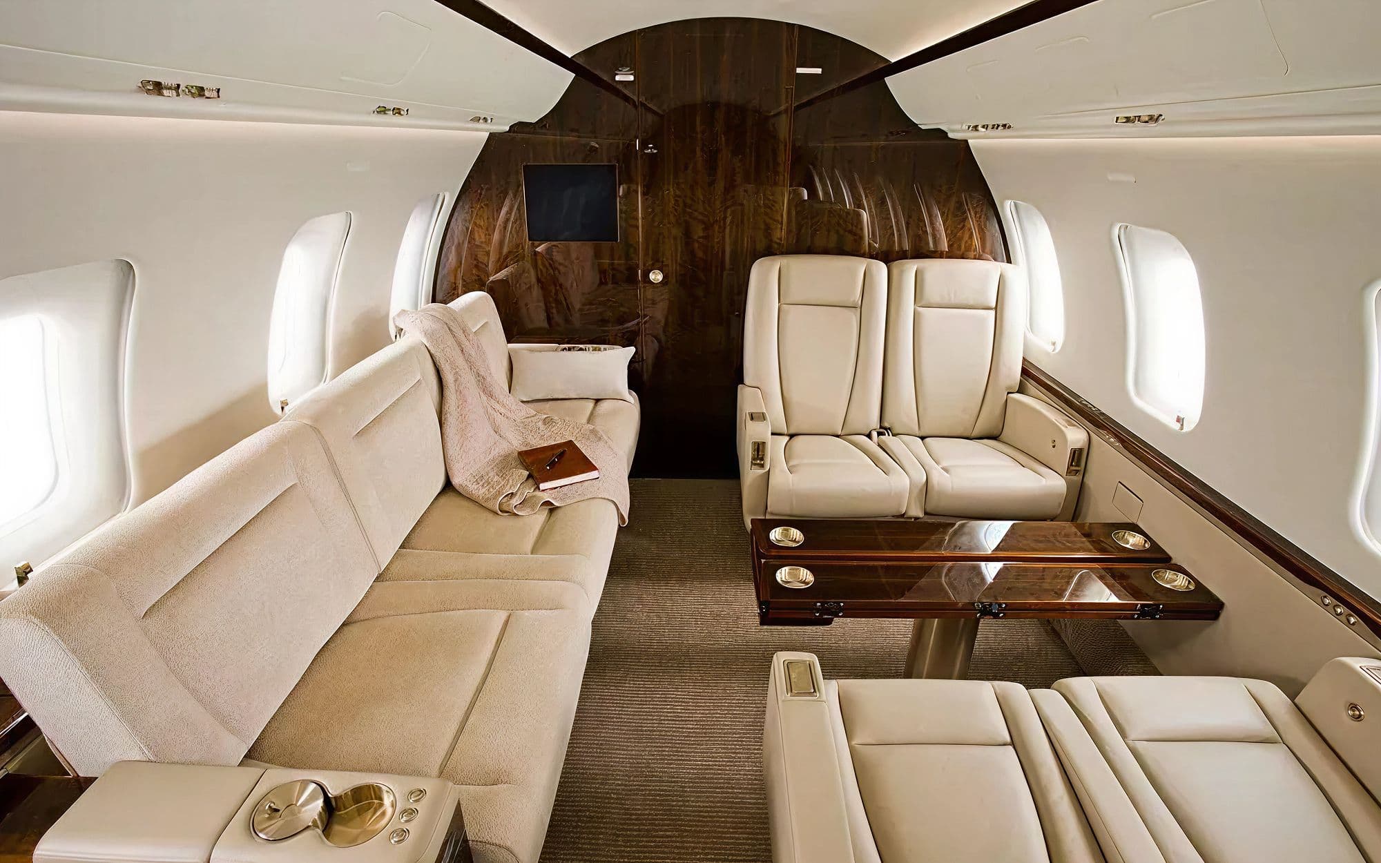 Bombardier Challenger 604